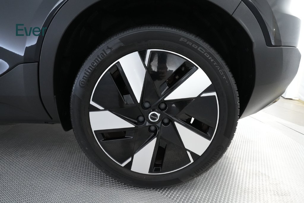 Used 2024 Volvo XC40 Recharge Core w/ Protection Package Premier AWD/4WD image 9