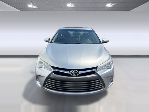 Used 2017 Toyota Camry XLE w/ Moonroof Package FWD image 5