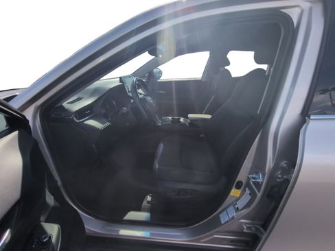 Used 2021 Toyota Venza LE AWD/4WD image 10