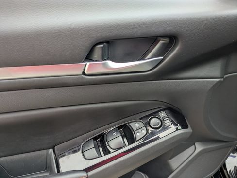 Used 2024 Nissan Altima 2.5 SR w/ SR Premium Package FWD image 16