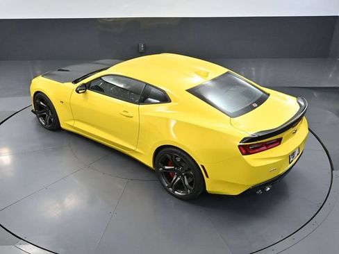 Used 2017 Chevrolet Camaro SS RWD image 51