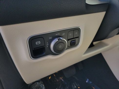 Certified 2025 Mercedes-Benz GLB 250 image 26