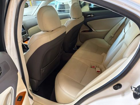 Used 2009 Lexus IS 250 w/ Premium Pkg RWD image 6