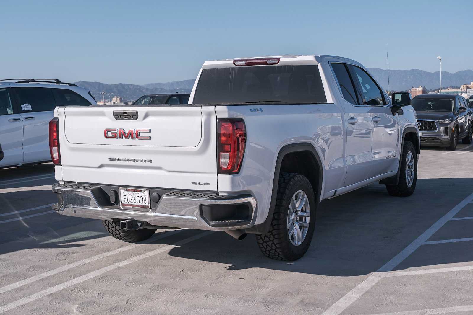 Used 2022 GMC Sierra 1500 SLE AWD/4WD image 4