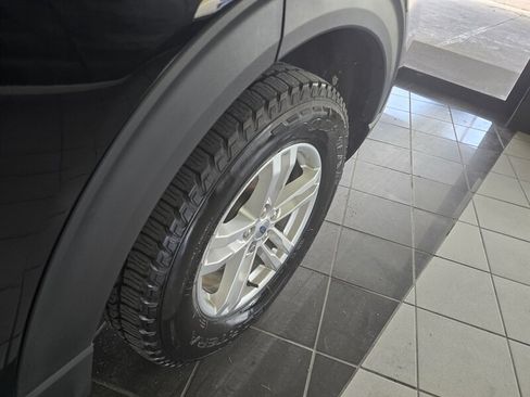 Used 2020 Ford Explorer XLT w/ Equipment Group 202A AWD/4WD image 39