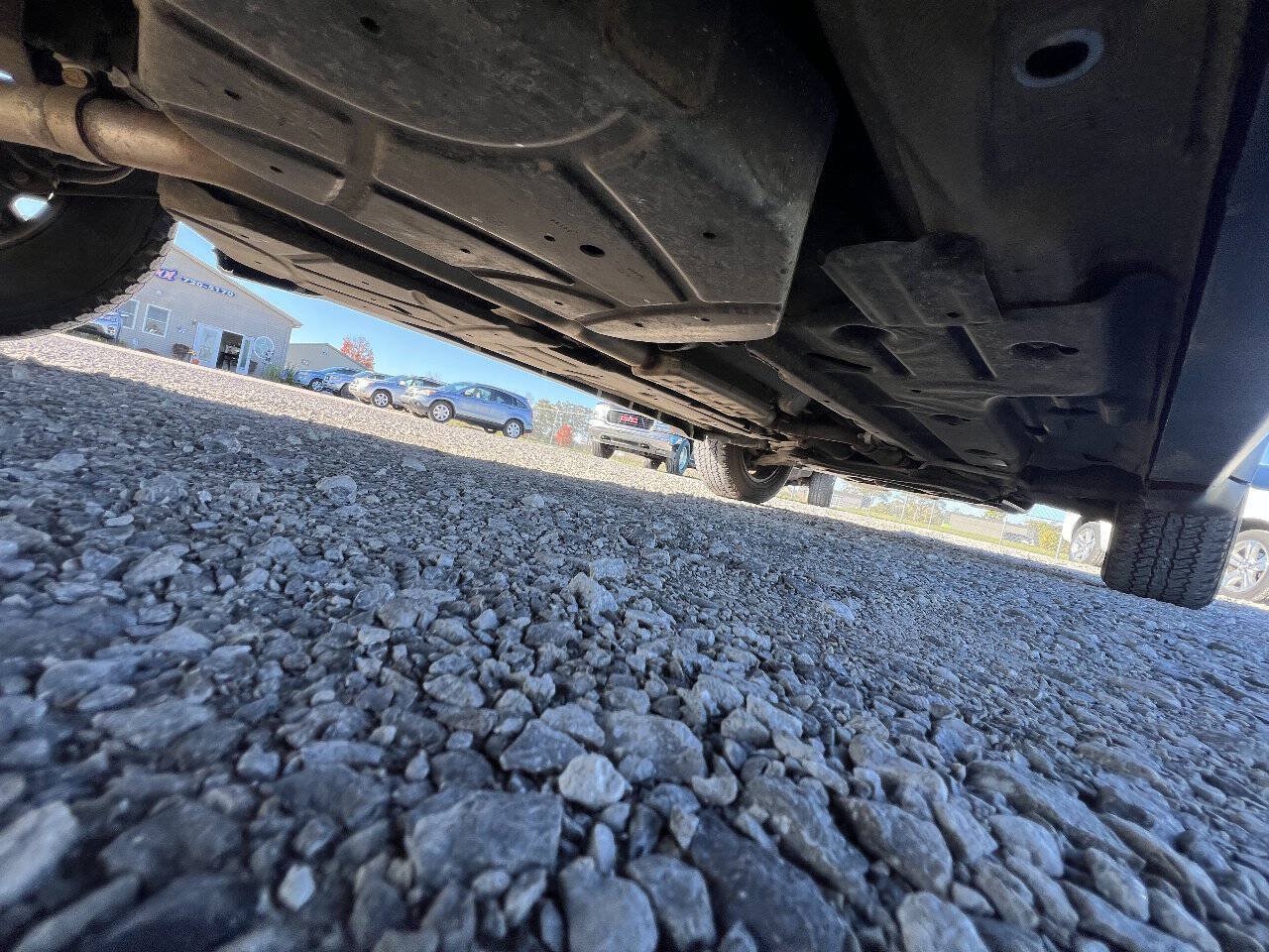 Used 2015 Jeep Cherokee Trailhawk AWD/4WD image 12