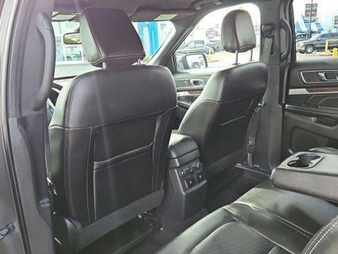Used 2018 Ford Explorer Limited image 22
