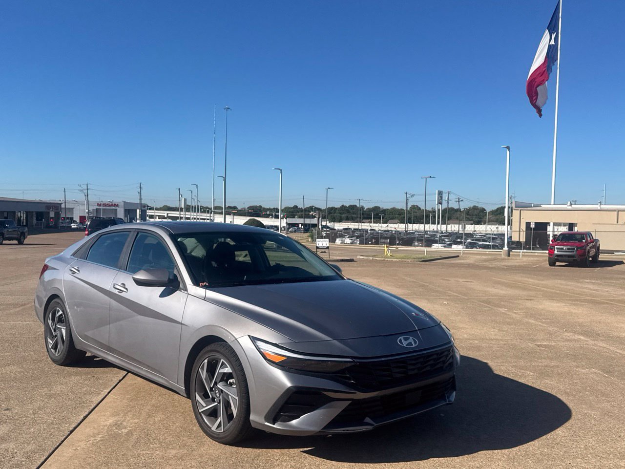 Used 2025 Hyundai Elantra SEL FWD image 2