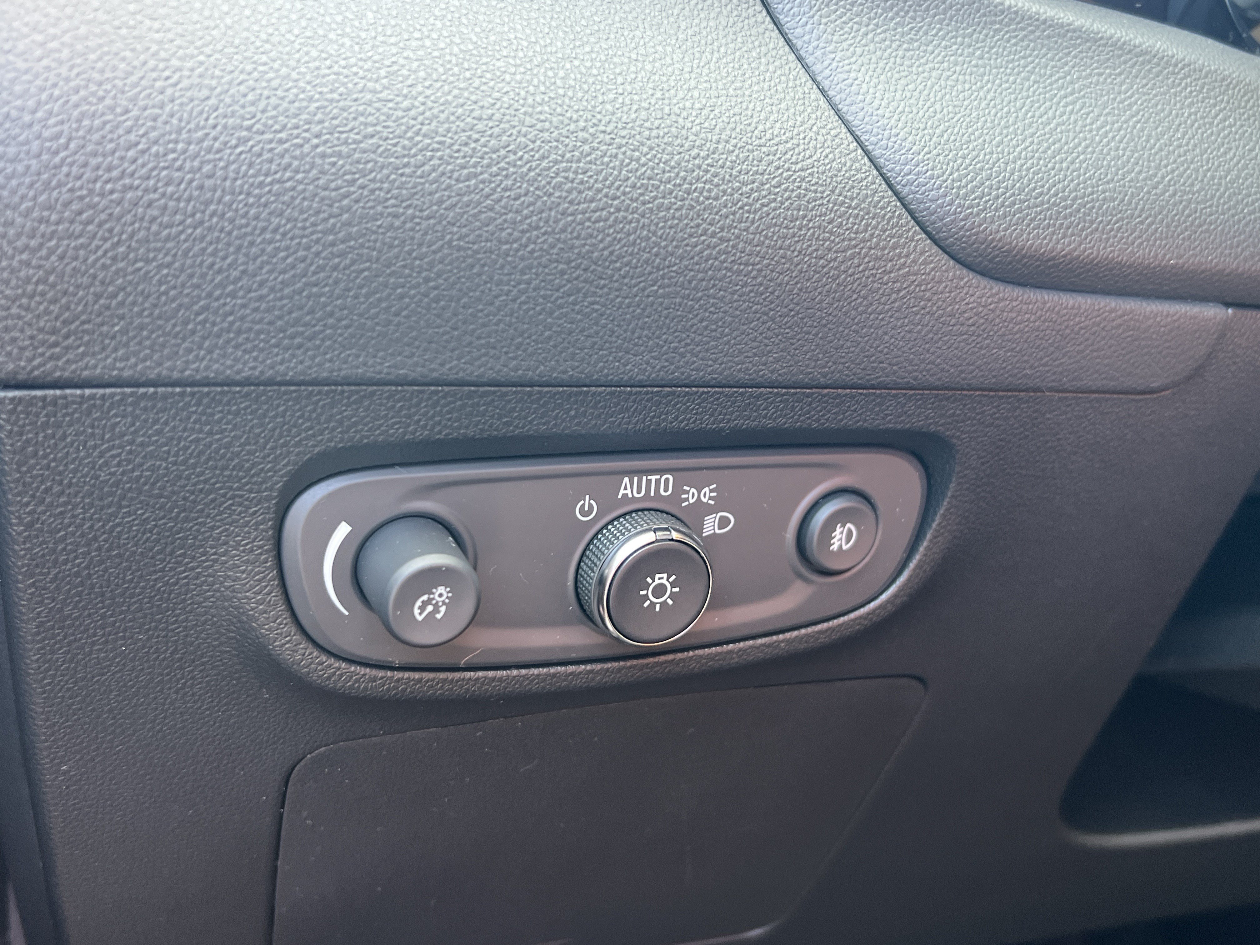 Used 2023 Buick Encore GX Essence w/ Experience Buick Package FWD image 32