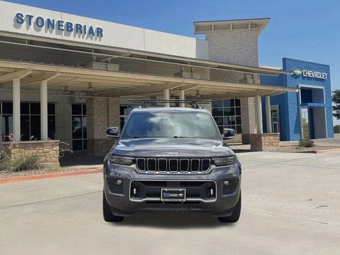 Used 2023 Jeep Grand Cherokee Overland w/ Luxury Tech Group IV AWD/4WD image 9