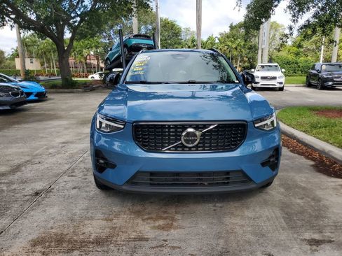 Certified 2023 Volvo XC40 B5 Plus w/ Driver Assist Package AWD/4WD image 2