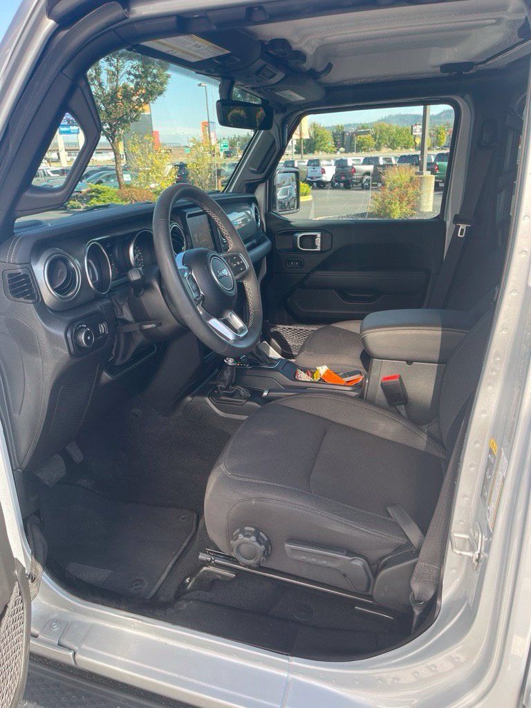 Used 2023 Jeep Wrangler Unlimited Sahara w/ Cold Weather Group AWD/4WD image 8