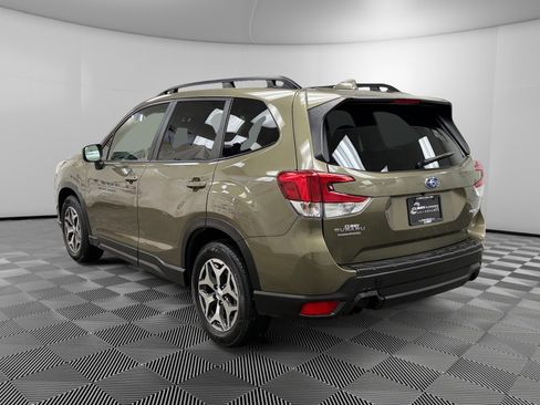 Used 2022 Subaru Forester Premium image 3
