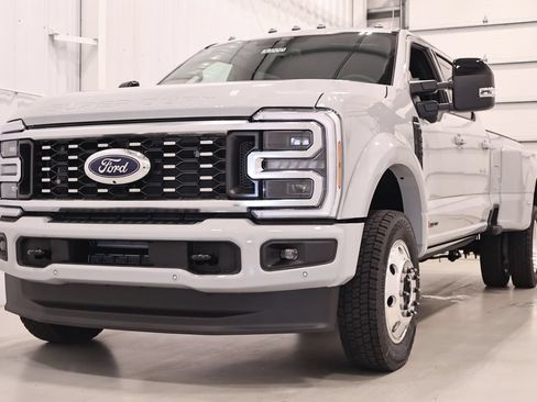 New 2026 Ford F450 Platinum w/ FX4 Off-Road Package AWD/4WD image 5