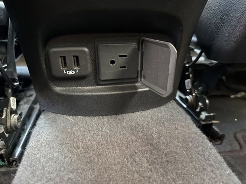 Used 2018 Chevrolet Malibu LT FWD image 13