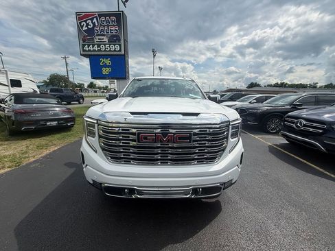 Used 2022 GMC Sierra 1500 Denali w/ Technology Package AWD/4WD image 9