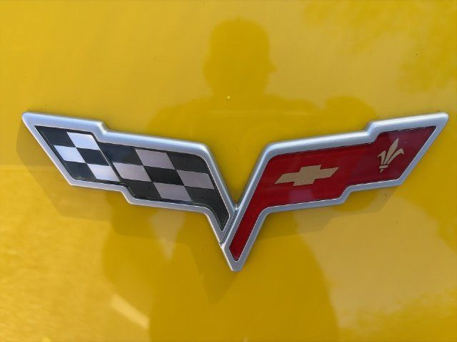 Used 2005 Chevrolet Corvette Coupe w/ Preferred Equipment Group RWD image 25