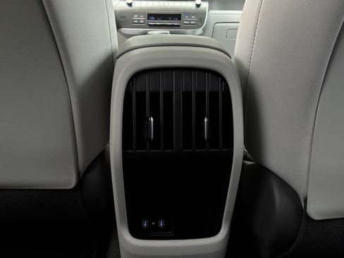 Used 2025 Hyundai Kona SEL FWD image 13