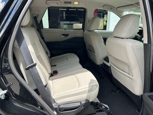 Used 2023 Nissan Pathfinder SL w/ Black Appearance Package AWD/4WD image 25