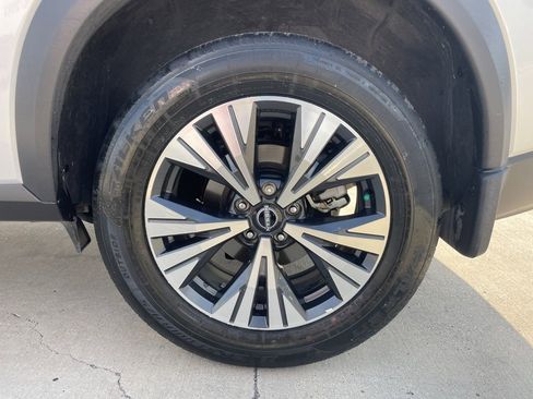 Certified 2023 Nissan Rogue SV image 17