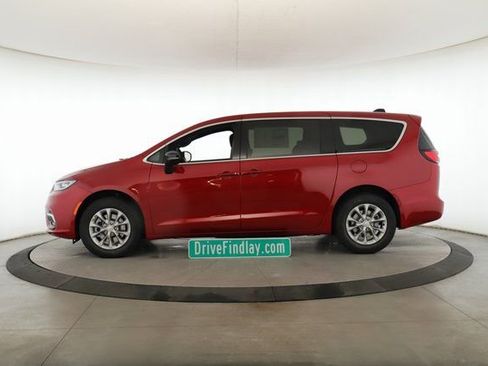 New 2026 Chrysler Pacifica Select AWD/4WD image 9