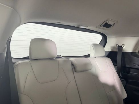 Used 2025 Kia Telluride EX w/ EX Captain's Chair Package image 33