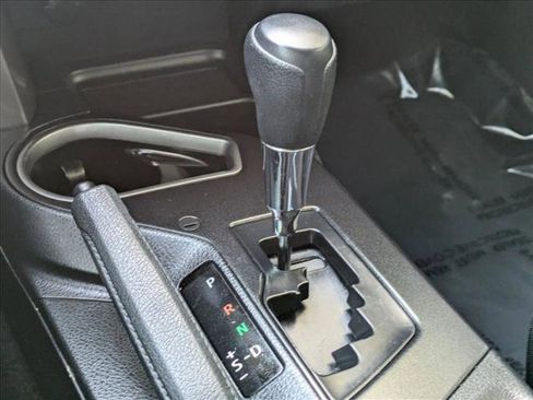 Used 2018 Toyota RAV4 LE image 14