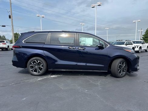 Used 2026 Toyota Sienna Platinum AWD/4WD image 10