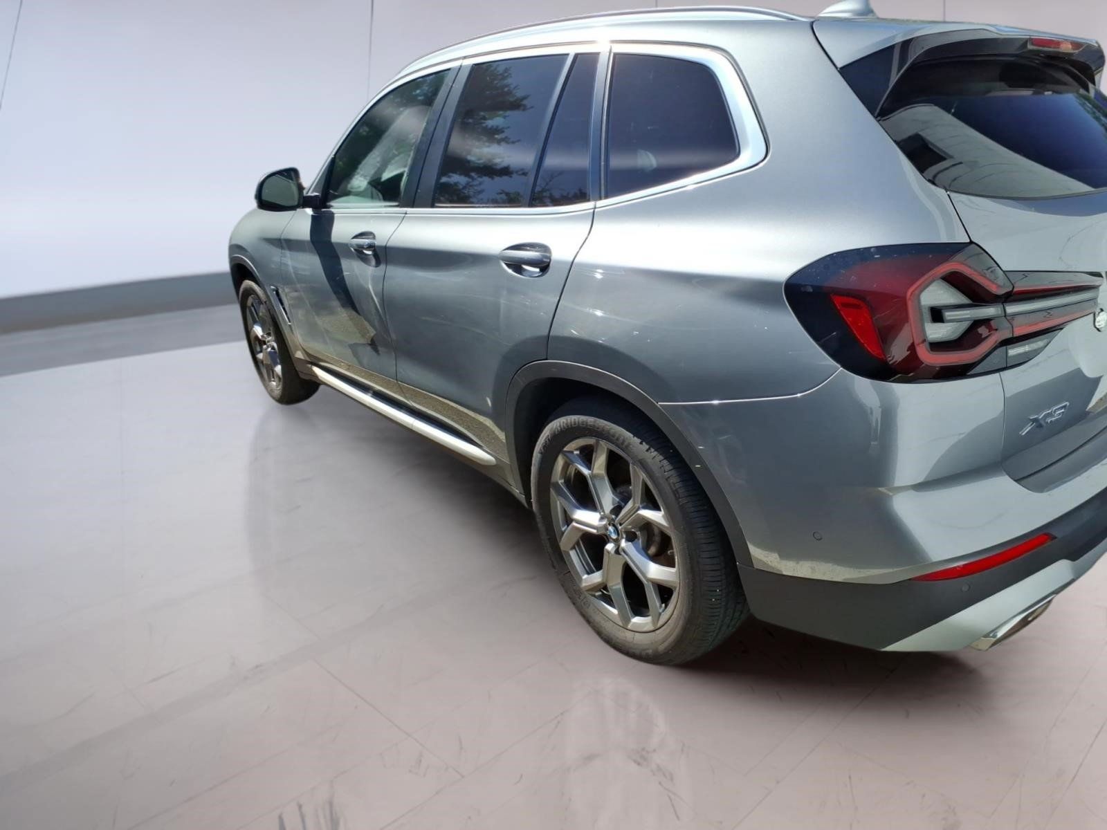 Used 2024 BMW X3 xDrive30i w/ Premium Package AWD/4WD image 3