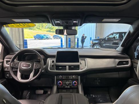 Used 2022 GMC Yukon XL SLT w/ SLT Premium Package AWD/4WD image 13