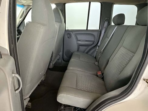 Used 2006 Jeep Liberty Sport AWD/4WD image 11