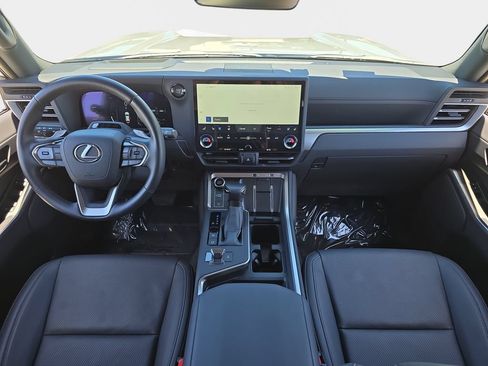 Used 2025 Lexus GX 550 w/ Cold Area Package AWD/4WD image 10
