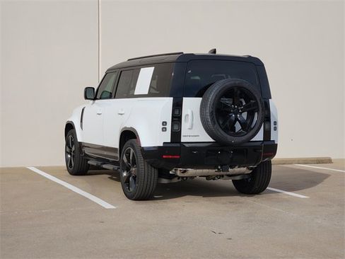 New 2026 Land Rover Defender 110 X-Dynamic SE image 3