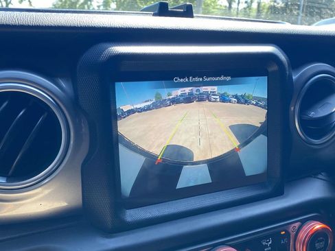 Used 2021 Jeep Wrangler Unlimited Sahara AWD/4WD image 21