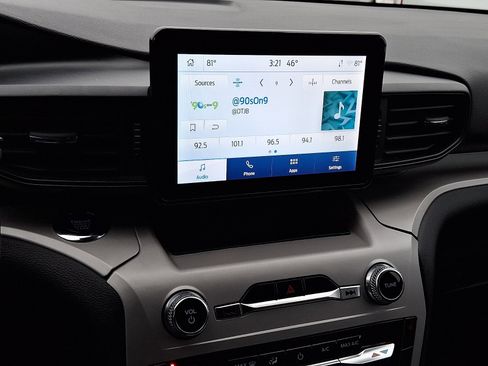 Certified 2023 Ford Explorer XLT image 16