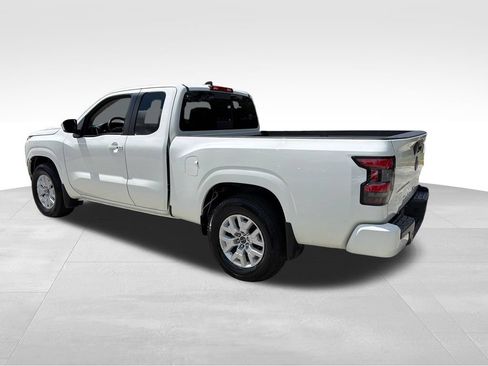 Used 2024 Nissan Frontier SV w/ SV Convenience Package RWD image 5