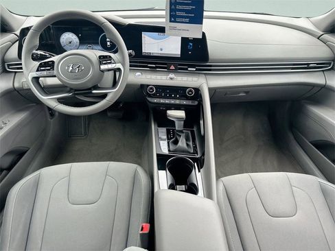 Certified 2023 Hyundai Elantra SEL w/ Convenience Package image 18