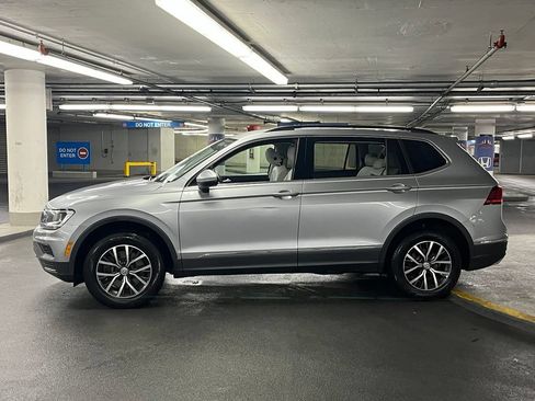 Used 2020 Volkswagen Tiguan SE w/ Panoramic Sunroof Package AWD/4WD image 33