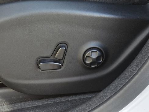 Used 2019 Jeep Cherokee Trailhawk image 29