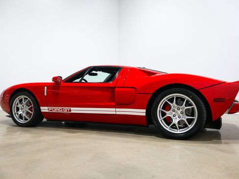 Used 2006 Ford GT RWD image 15