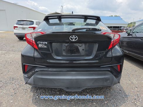 Used 2018 Toyota C-HR XLE FWD image 8