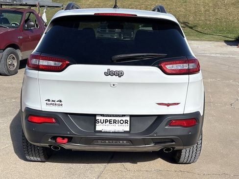 Used 2018 Jeep Cherokee Trailhawk image 4