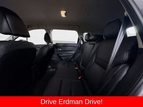 Used 2025 Nissan Rogue SL FWD image 9