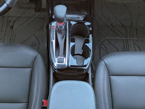 Used 2025 Chevrolet Trax RS w/ Sunroof Package image 6