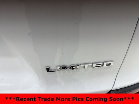 Used 2019 Jeep Cherokee Limited image 28