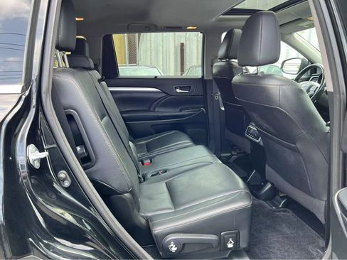 Used 2016 Toyota Highlander XLE image 12