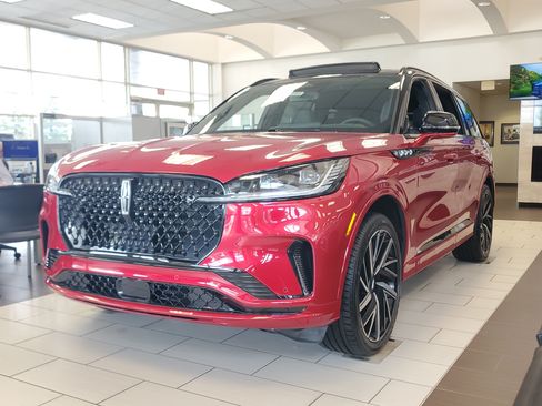 New 2026 Lincoln Aviator Black Label w/ Black Label Special Edition AWD/4WD image 2
