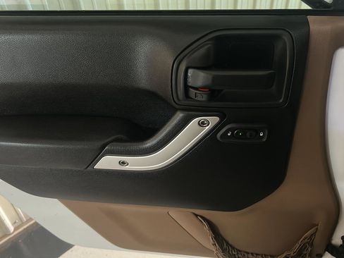 Used 2011 Jeep Wrangler Unlimited Rubicon w/ Dual Top Group AWD/4WD image 12