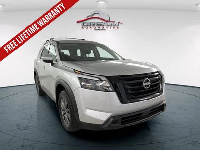 New 2025 Nissan Pathfinder SV w/ Black Appearance Package