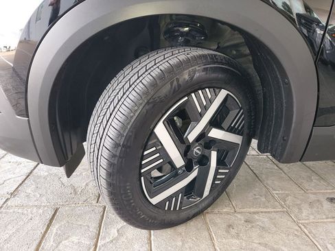 Used 2025 Nissan Kicks SV image 30